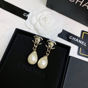 Chanel серьги-гвоздики