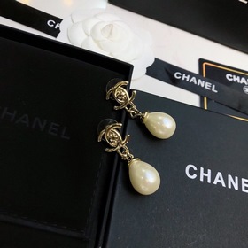 Chanel серьги-гвоздики