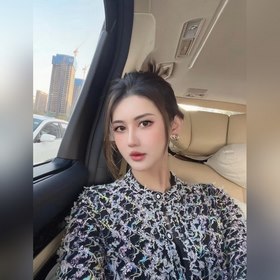Серьги-гвоздики Chanel с объемными буквами Такие же, как у звезд,