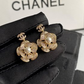 Chanel Каффы с камелиями жемчугом Украшения слоями образуют цвето
