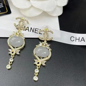 CHANEl Chanel Новые серьги-гвоздики с белым яшмой и кристаллами Б