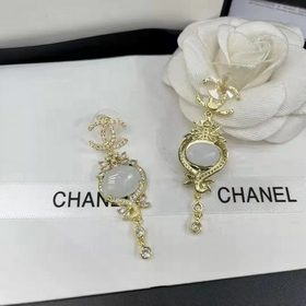 CHANEl Chanel Новые серьги-гвоздики с белым яшмой и кристаллами Б