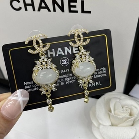 CHANEl Chanel Новые серьги-гвоздики с белым яшмой и кристаллами Б