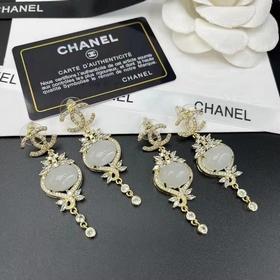 CHANEl Chanel Новые серьги-гвоздики с белым яшмой и кристаллами Б