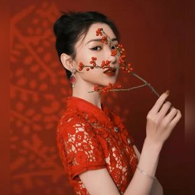CHANEl Chanel Новые серьги-гвоздики с красным агатом и кристаллам
