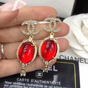 CHANEl Chanel Новые серьги-гвоздики с красным агатом и кристаллам
