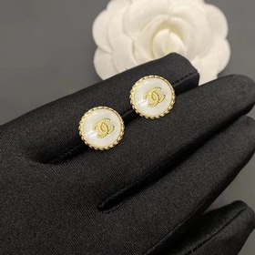 CHANEL Шамфиль Луна Камень с буквами Новая модель сережек-гвоздик