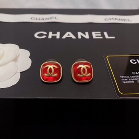 CHANEL Красные серьги Эти серьги в стиле Chanel отличаются особой