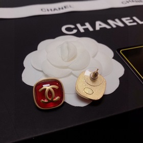 CHANEL Красные серьги Эти серьги в стиле Chanel отличаются особой