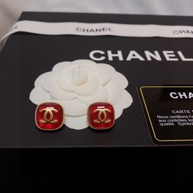 CHANEL Красные серьги Эти серьги в стиле Chanel отличаются особой
