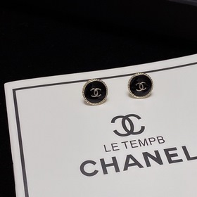 Chanel маленькие серьги-гвоздики с двойным C классическая и униве