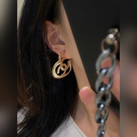 Серьги в форме сердца от CHANEL