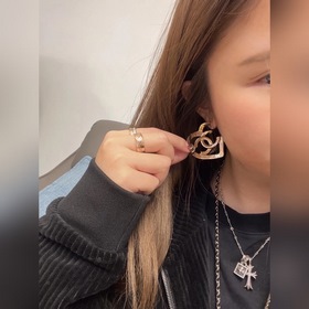 Серьги в форме сердца от CHANEL