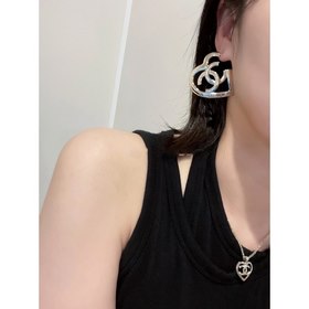 Серьги в форме сердца от CHANEL