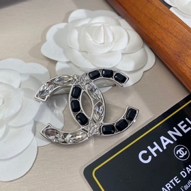 Chanel Новая модель брошиз черного хрусталя с контрастными цветам