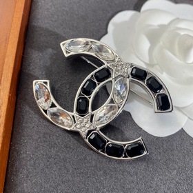 Chanel Новая модель брошиз черного хрусталя с контрастными цветам