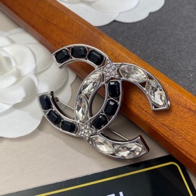 Chanel Новая модель брошиз черного хрусталя с контрастными цветам
