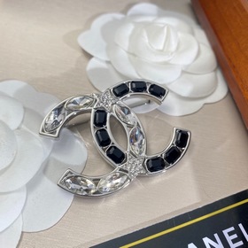 Chanel Новая модель брошиз черного хрусталя с контрастными цветам