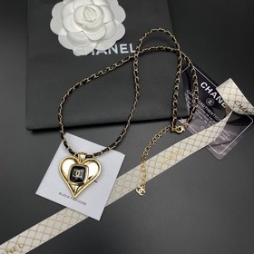 Chanel Кожаный колье сердечком Новое кожаное ожерелье Chanel с б