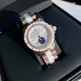 Chanel, полностью стальной корпус керамическими элементами, J12 C