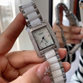 CHANEL Chanel — элегантные изящные аксессуары, подчеркивающие вне