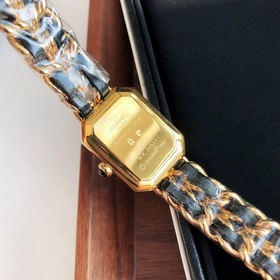 Часы Chanel PREMIèRE ROCK Часы PREMIèRE ROCK имеют корпус и ремеш