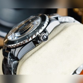 Часы Chanel J12 «20-летие» Оснащены новым механизмом с автоподзав
