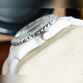 Часы Chanel J12 «20-летие» Оснащены новым механизмом с автоподзав