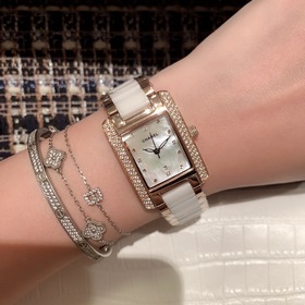 Часы Chanel 316 с корпусом из нержавеющей стали ручной инкрустаци