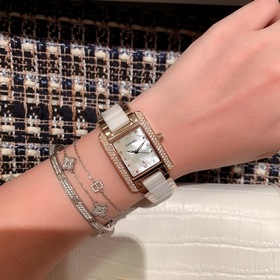 Часы Chanel 316 с корпусом из нержавеющей стали ручной инкрустаци