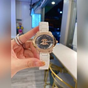 Chanel CHANEL Простой и модный часы с керамическим ремешком Новей