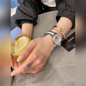 CHANEL Часы J12 из керамики с цельностальным корпусом Керамически