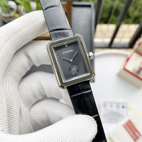 Женские часы Chanel BOY FRIEND Серия Chanel BOY FRIEND  Лаконич