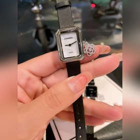 Часы Chanel Première Extrait de Camélia На циферблате нет секундн