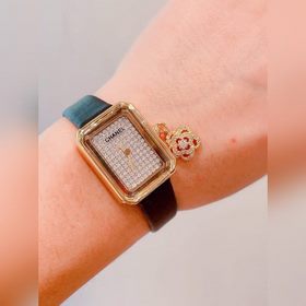 Часы Chanel Première Extrait de Camélia На циферблате нет секундн