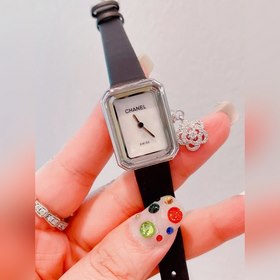 Часы Chanel Première Extrait de Camélia На циферблате нет секундн