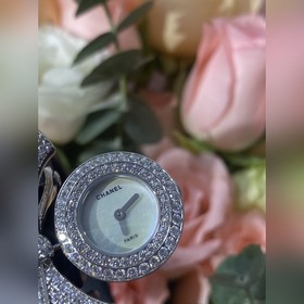 Chanel ювелирный часы из серии RUBAN Ремешок с узором, покрытый 