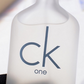 Название бренда： Calvin Klein / CK One 1994 Упаковка товара： полн