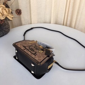 Сумка Coach Классическая сумка с логотипом из прочного полотна и 