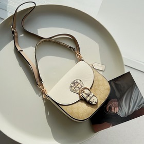 Сумка Kleo серии Coach/Kleo с клапаном на застежке и кожа с текст