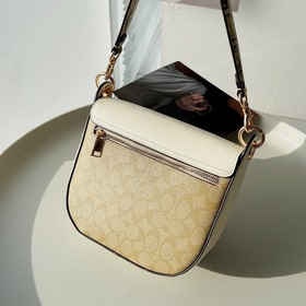Сумка Kleo серии Coach/Kleo с клапаном на застежке и кожа с текст