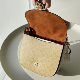 Сумка Kleo серии Coach/Kleo с клапаном на застежке и кожа с текст