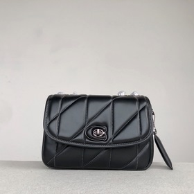 Coach, модель： C8560, стеганая сумка через плечо PILLOW MADISON,