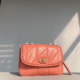 Coach, модель： C8560, стеганая сумка через плечо PILLOW MADISON,