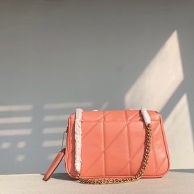 Coach, модель： C8560, стеганая сумка через плечо PILLOW MADISON,