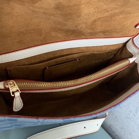 Сумка Coach в ретро-стиле с косой ручкой сочетает французский ба