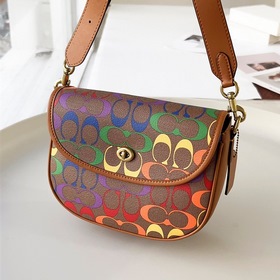 Сумка Coach/Coach Rainbow Retro Saddle Bag с ремнем через плечо Д