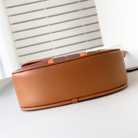 Сумка Coach/Coach Rainbow Retro Saddle Bag с ремнем через плечо Д