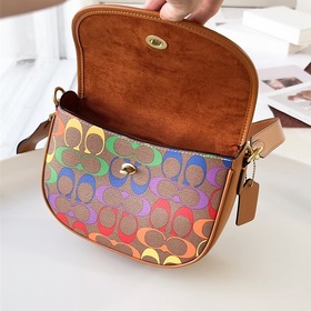 Сумка Coach/Coach Rainbow Retro Saddle Bag с ремнем через плечо Д