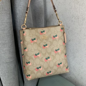 Coach классическая сумка-бакет с клубничным принтом, модель CB602